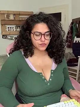 Snapshot of Curvydesifromgermany chatting on 16, 6, 2026 Curvydesifromgermany online show from 16, 6, 2026