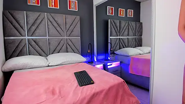 Laura Dicardy online show from 29, 1, 2025