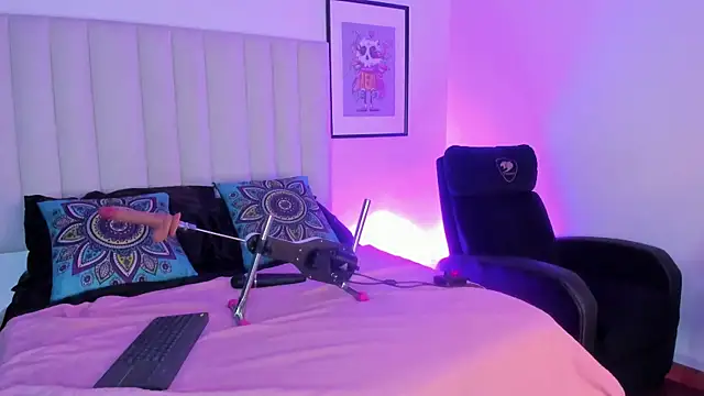 Laura Dicardy online show from 23, 4, 2026