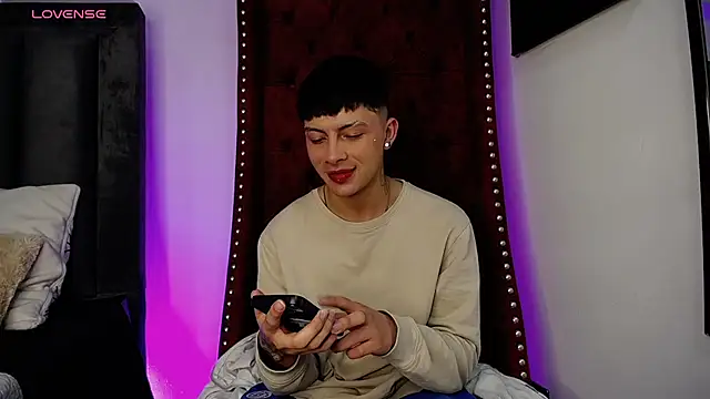 Steev Novoa online show from 7, 12, 2024