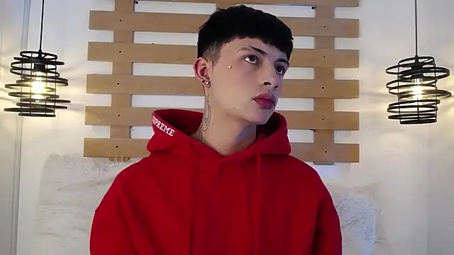 Steev Novoa online show from 5, 3, 2025