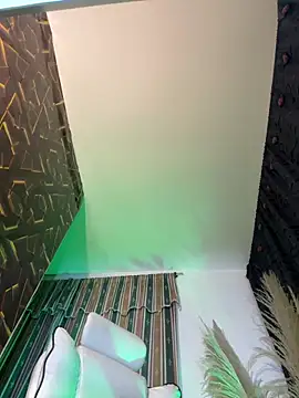 Snapshot of lenny_boobs chatting on 9, 10, 2025 lenny boobs online show from 9, 10, 2025