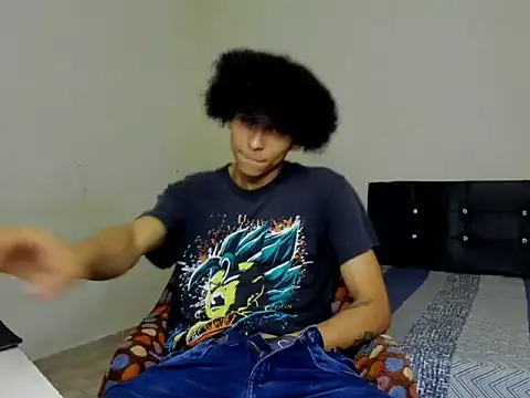 Snapshot of cardrey05 chatting on 24, 9, 2025 cardrey05 online show from 24, 9, 2025