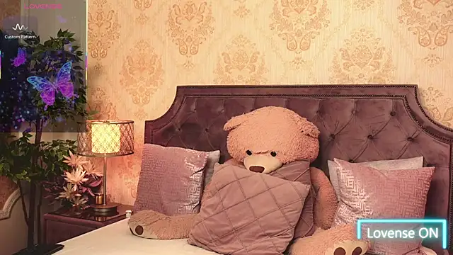 Snapshot of JaneDevine chatting on 18, 10, 2025 JaneDevine online show from 18, 10, 2025