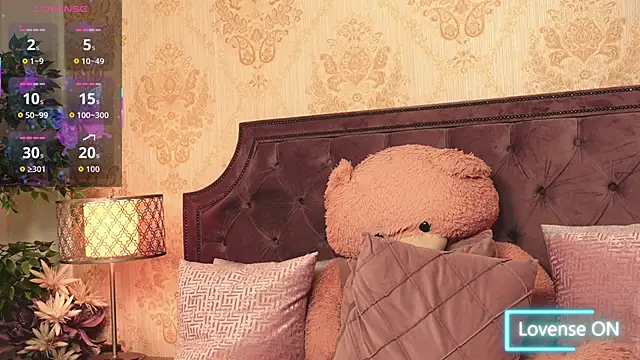 Snapshot of JaneDevine chatting on 4, 11, 2025 JaneDevine online show from 4, 11, 2025