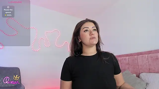 Sofiawilson  online show from 23, 4, 2026