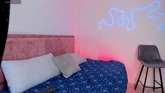 Sofiawilson  online show from 29, 7, 2026