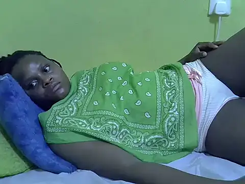 Snapshot of queendebbie chatting on 4, 12, 2025 queendebbie online show from 4, 12, 2025