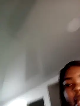 Snapshot of AdelynYasmin chatting on 10, 9, 2025 AdelynYasmin online show from 10, 9, 2025