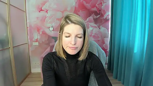 EmilyWalkeri online show from 5, 1, 2025