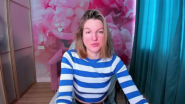 EmilyWalkeri online show from 2, 2, 2025