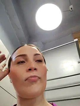 Snapshot of cindy_love2 chatting on 29, 4, 2026 cindy love2 online show from 29, 4, 2026