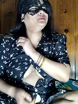 Snapshot of Cutehornycouples chatting on 4, 6, 2026 Cutehornycouples online show from 4, 6, 2026