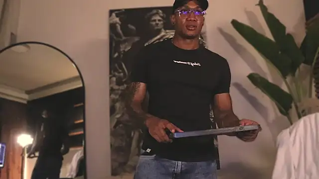 Snapshot of Logan_Varela chatting on 12, 2, 2025 Logan Varela online show from 12, 2, 2025