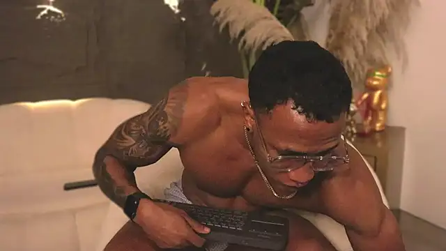 Snapshot of Logan_Varela chatting on 20, 2, 2025 Logan Varela online show from 20, 2, 2025