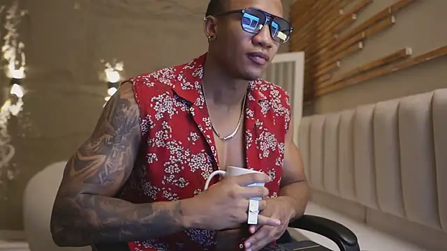 Logan Varela online show from 25, 4, 2026