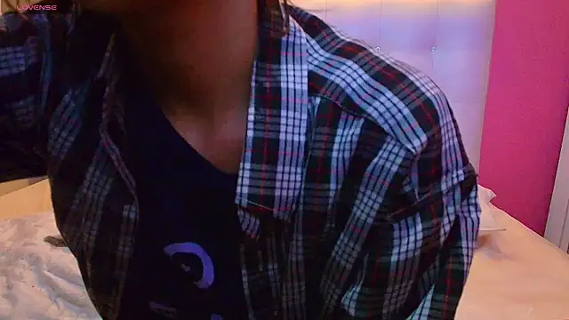 yourcuteneighbourr online show from 18, 2, 2025