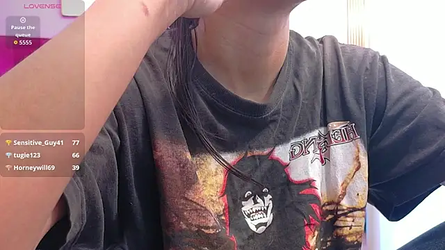 yourcuteneighbourr online show from 28, 4, 2026