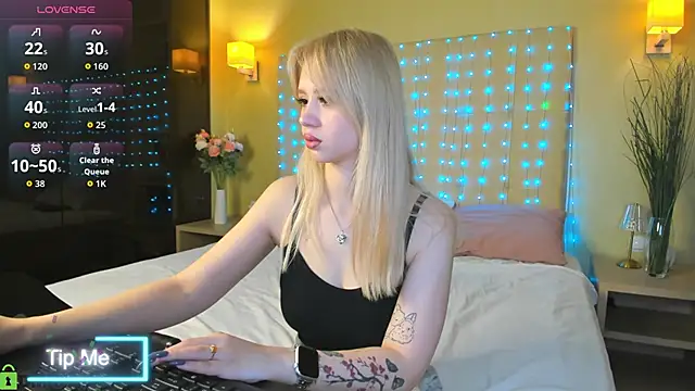 Snapshot of Valerie_Woods chatting on 19, 5, 2026 Valerie Woods online show from 19, 5, 2026