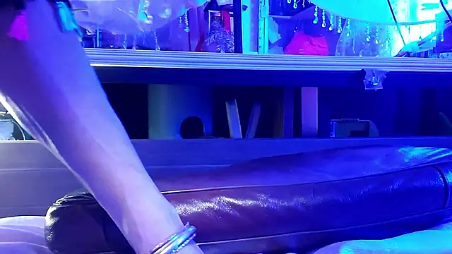 gurlnips online show from 26, 10, 2025