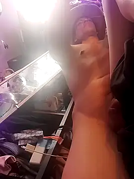 gurlnips online show from 22, 4, 2026