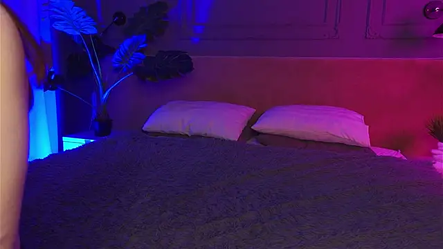 Liv Fay online show from 4, 10, 2025