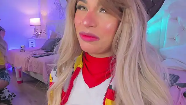 Snapshot of Iara_Smith1 chatting on 4, 11, 2025 Iara Smith1 online show from 4, 11, 2025