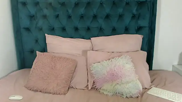 1Blackertheberry1 online show from 13, 12, 2024