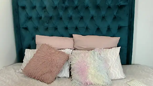 1Blackertheberry1 online show from 25, 1, 2025