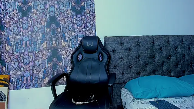 dominic smith  online show from 16, 2, 2025