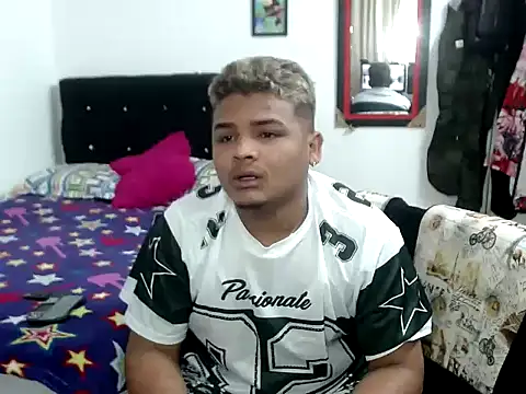 Snapshot of Boycuriousxxx chatting on 24, 9, 2025 Boycuriousxxx online show from 24, 9, 2025