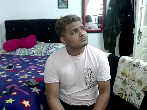 Snapshot of Boycuriousxxx chatting on 26, 9, 2025 Boycuriousxxx online show from 26, 9, 2025