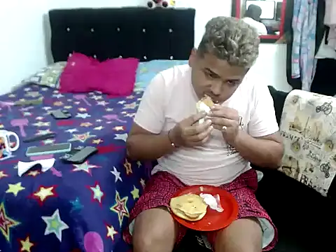 Snapshot of Boycuriousxxx chatting on 28, 9, 2025 Boycuriousxxx online show from 28, 9, 2025