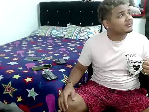 Snapshot of Boycuriousxxx chatting on 29, 9, 2025 Boycuriousxxx online show from 29, 9, 2025