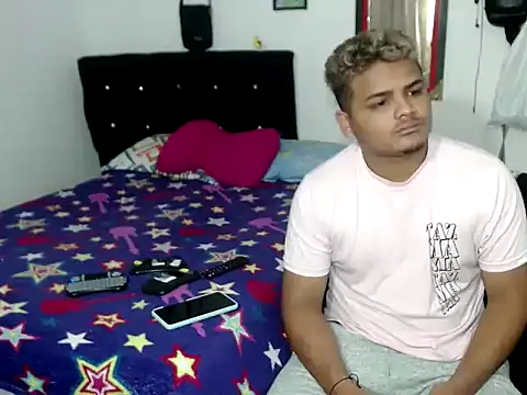 Snapshot of Boycuriousxxx chatting on 30, 9, 2025 Boycuriousxxx online show from 30, 9, 2025