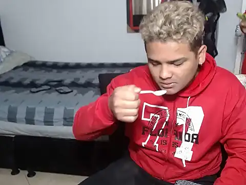 Snapshot of Boycuriousxxx chatting on 18, 10, 2025 Boycuriousxxx online show from 18, 10, 2025