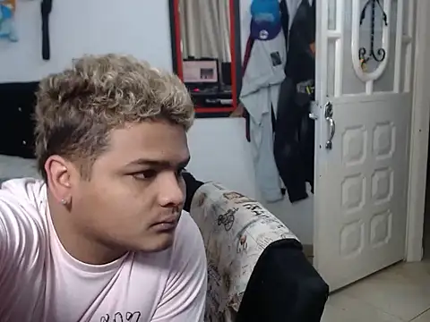 Snapshot of Boycuriousxxx chatting on 20, 10, 2025 Boycuriousxxx online show from 20, 10, 2025