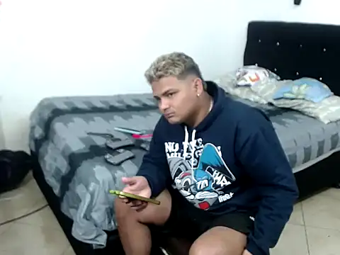 Snapshot of Boycuriousxxx chatting on 24, 10, 2025 Boycuriousxxx online show from 24, 10, 2025