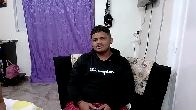 Boycuriousxxx online show from 16, 4, 2026