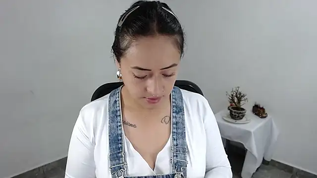 jjulietha95 online show from 27, 4, 2026