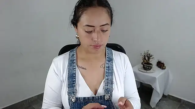 jjulietha95 online show from 28, 4, 2026