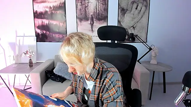 LylithSkye online show from 8, 1, 2025