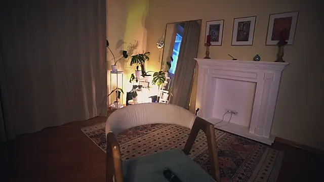 Leona Mell online show from 5, 1, 2025