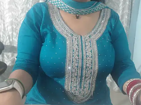 cute-priy online show from 23, 1, 2025