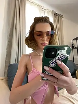 Snapshot of Kat_kate chatting on 14, 2, 2025 Kat kate online show from 14, 2, 2025