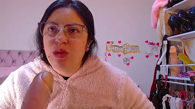 lanaqueen699 online show from 9, 6, 2026