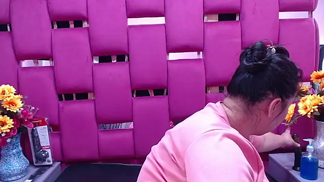 NaomyPrinces online show from 9, 1, 2025