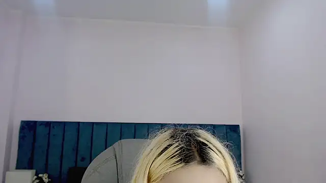 Snapshot of april_bunnyy chatting on 6, 3, 2026 april bunnyy online show from 6, 3, 2026