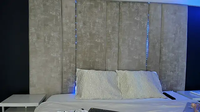 Larabrooks online show from 8, 9, 2025