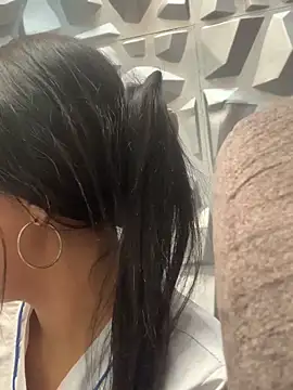 Larabrooks online show from 1, 10, 2025